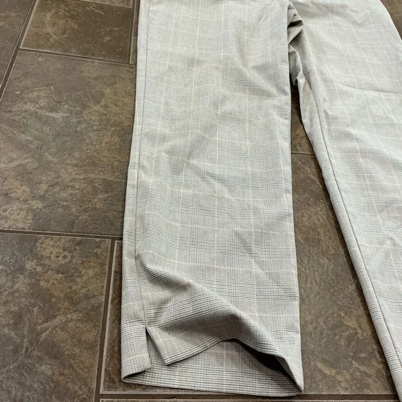 💰Make an offer, bundle and save💰 Ladies Zara Gray Checkered Pants - Picture 4 of 4